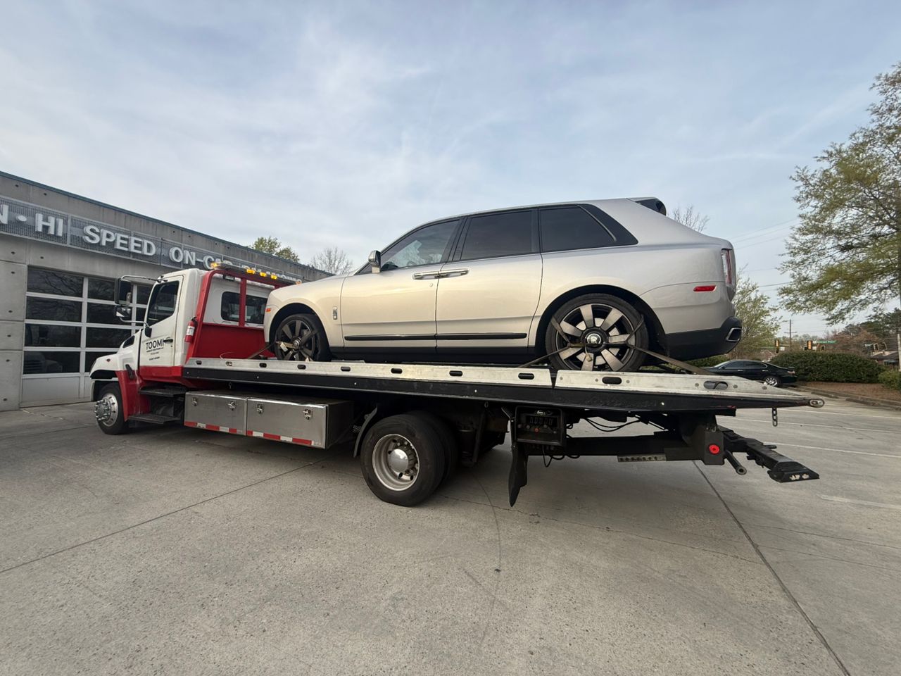 luxury towing on Pleasant Rd Hill  GA